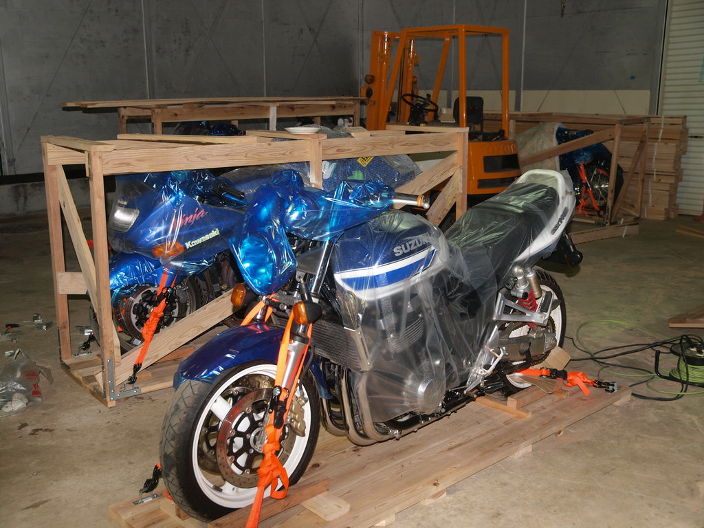Упаковка и подготовка мотоцикла к отправке.