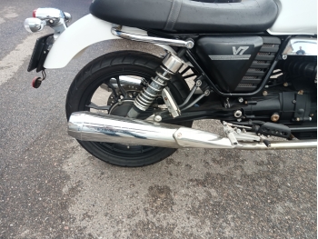     Moto Guzzi V7 Stone 2014  11