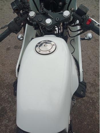     Moto Guzzi V7 Stone 2014  16