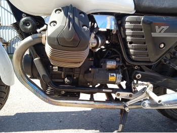     Moto Guzzi V7 Stone 2014  10