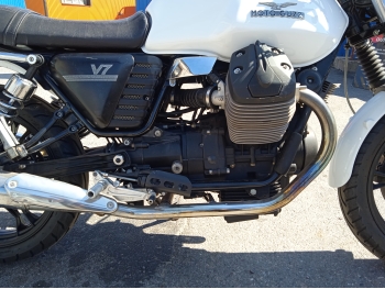    Moto Guzzi V7 Stone 2014  13