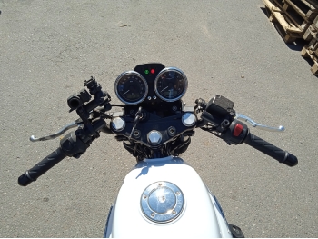     Moto Guzzi V7 Stone 2014  16