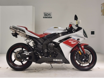     Yamaha YZF-R1 2008  2