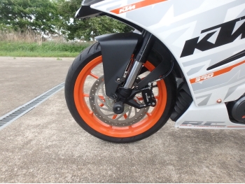     KTM RC 390 2015  13