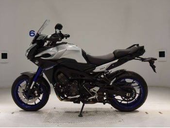     Yamaha MT-09 Tracer / FJ-09 / Tracer 900 2015  1