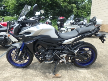     Yamaha MT-09 Tracer / FJ-09 / Tracer 900 2015  11