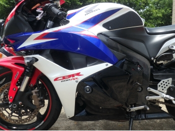     Honda CBR600RR-3A 2010  14