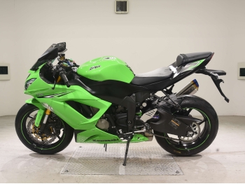     Kawasaki ZX-6RA Ninja 2015  1