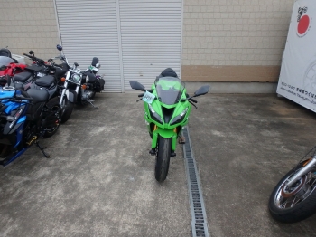     Kawasaki ZX-6RA Ninja 2015  3