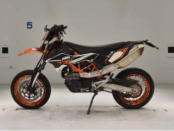     KTM 690 SMC R 2013  1