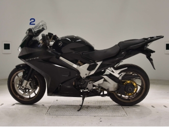     Honda VFR800F Interceptor 2014  1