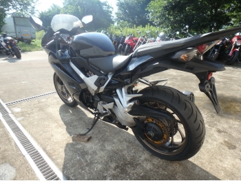     Honda VFR800F Interceptor 2014  11