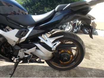     Honda VFR800F Interceptor 2014  16