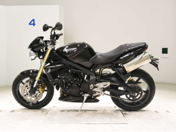     Triumph Street Triple 2009  1