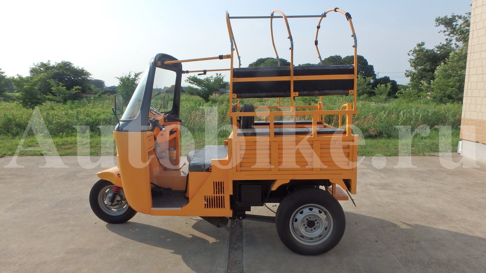 Купить мотоцикл Bajaj Chetak 250 (TukTuk): японский мотоцикл Bajaj Chetak  250 (TukTuk) в Москве и Санкт-Петербурге на Автобайк