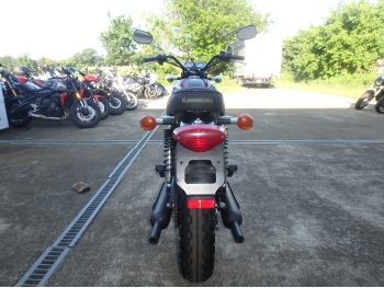    Kawasaki W800 Special Edition 2012  10